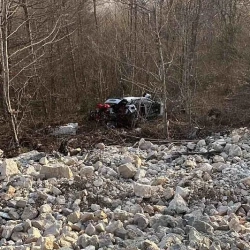 Teška nesreća u Crnoj Gori: Bračni par iz BiH s bebom sletio u provaliju duboku 30 metara